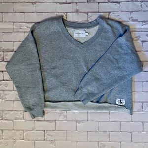 Calvin Klein Grey V-Neck Pullover (Cropped)